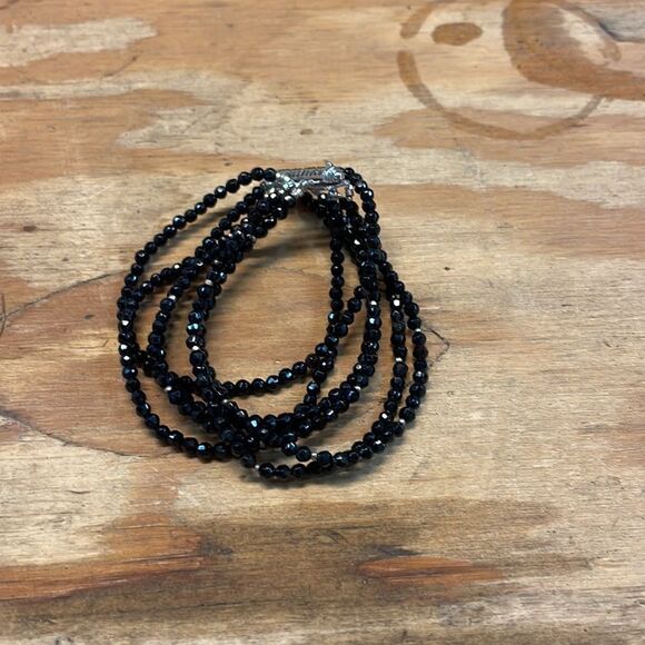 Woman’s black sparkly beaded bracelet - Picture 2 of 8